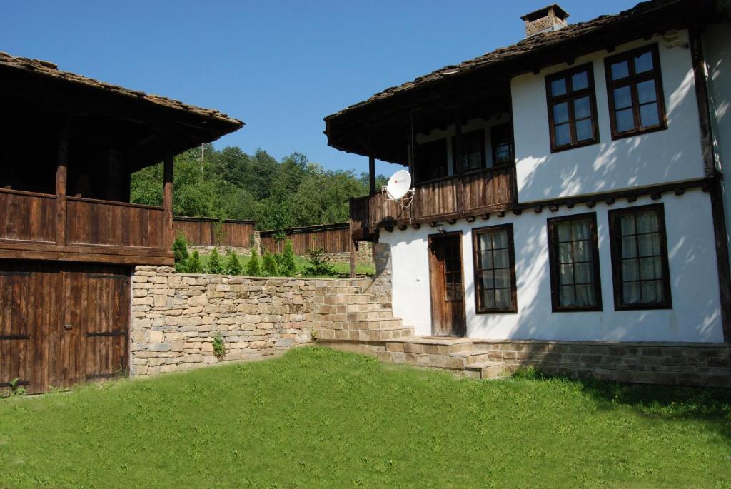 Къща Балканец Balkanets (Lovech) Ngoại thất bức ảnh